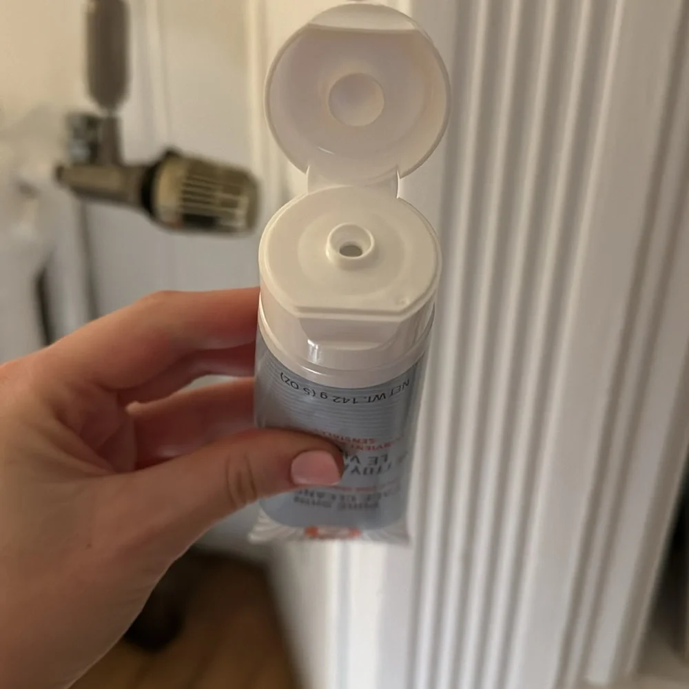 First Aid Beauty Pure Skin Face Cleanser - Picture 3 of 4